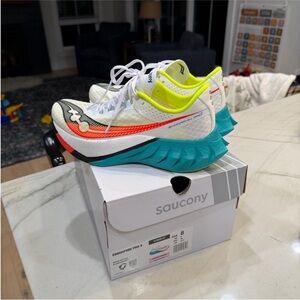 Saucony Endorphin Pro 4 in White and Neon